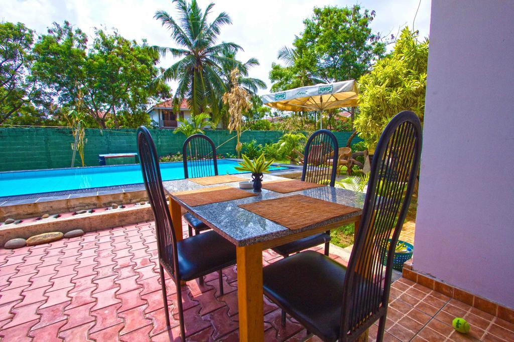 The Blue Beach Guesthouse Negombo Exterior photo