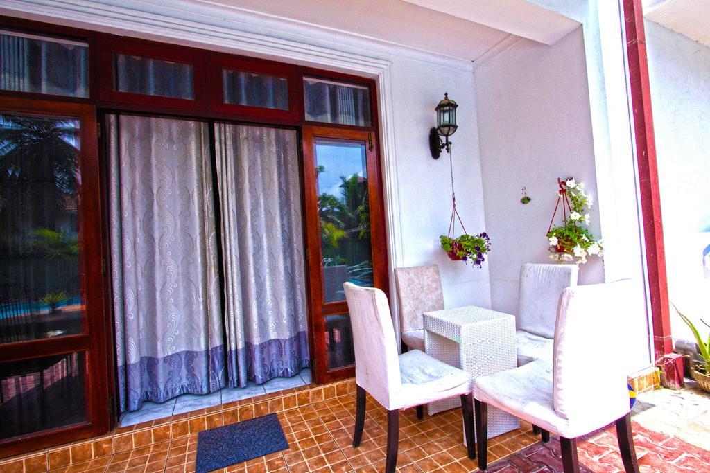 The Blue Beach Guesthouse Negombo Exterior photo