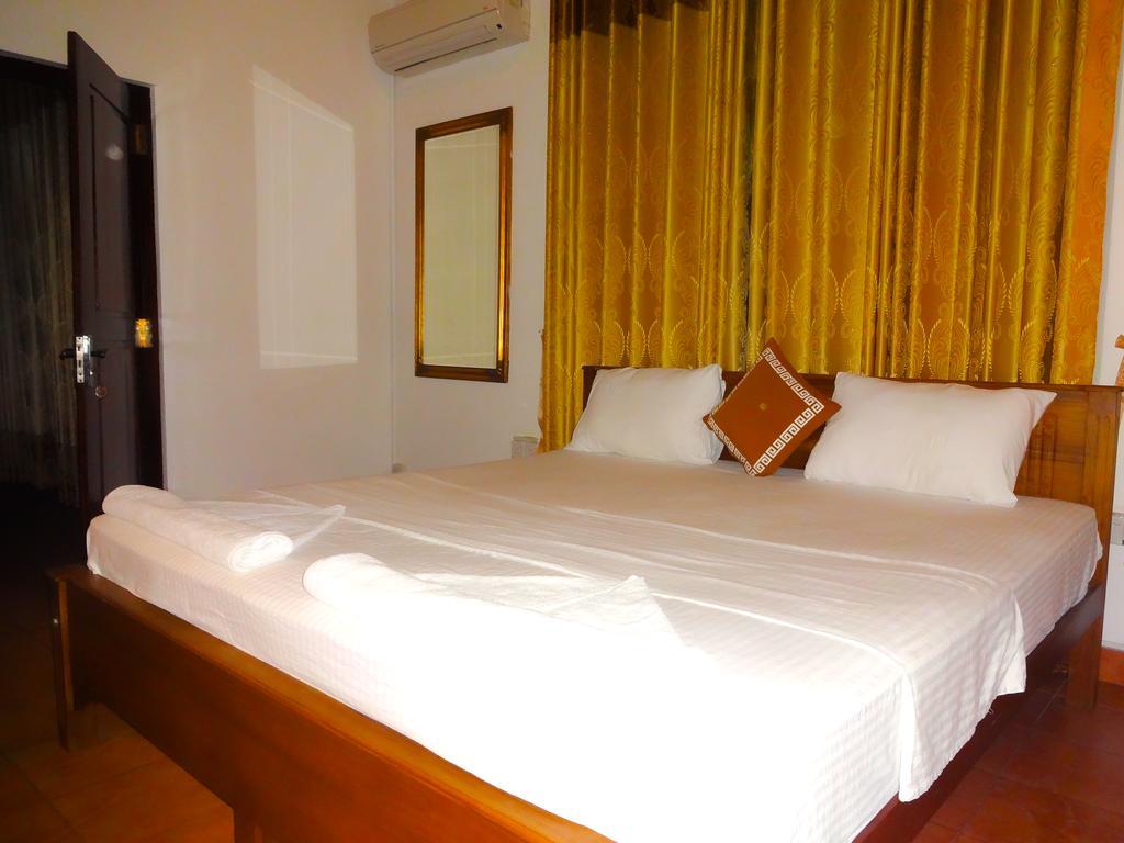 The Blue Beach Guesthouse Negombo Exterior photo