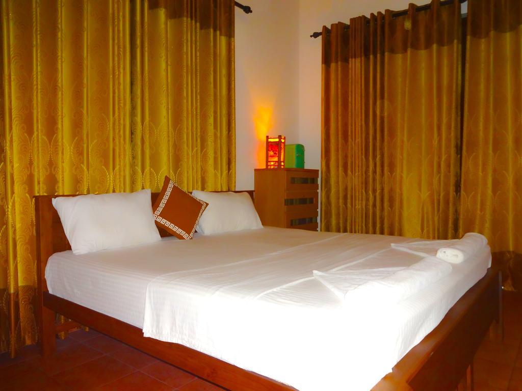 The Blue Beach Guesthouse Negombo Exterior photo