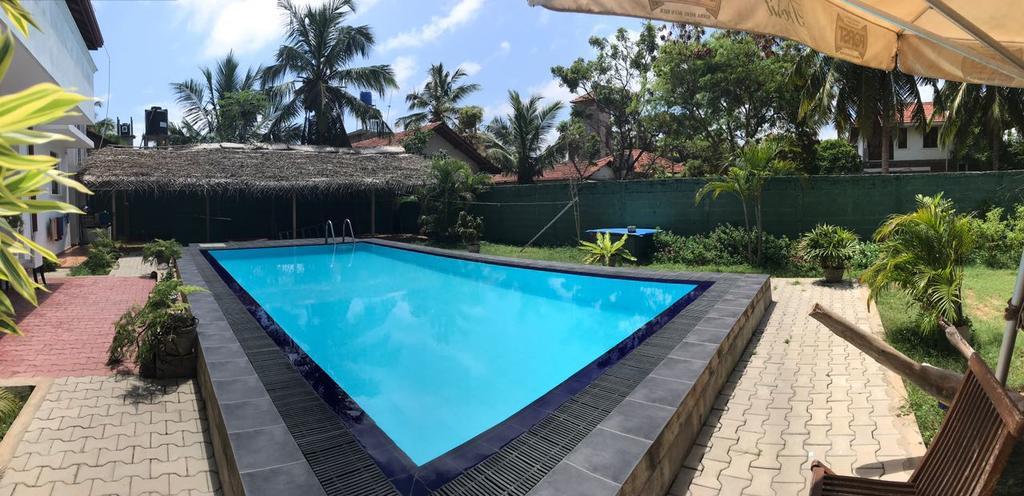 The Blue Beach Guesthouse Negombo Exterior photo