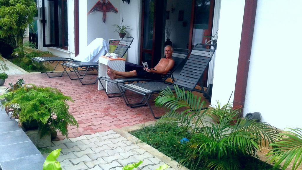 The Blue Beach Guesthouse Negombo Exterior photo