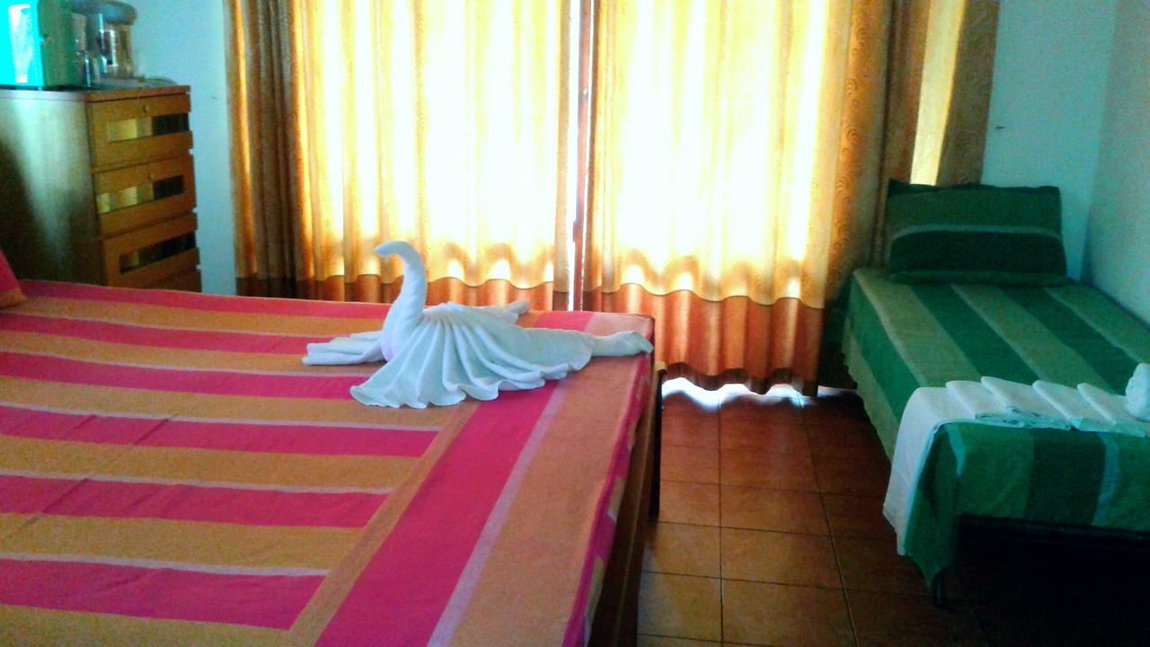 The Blue Beach Guesthouse Negombo Exterior photo