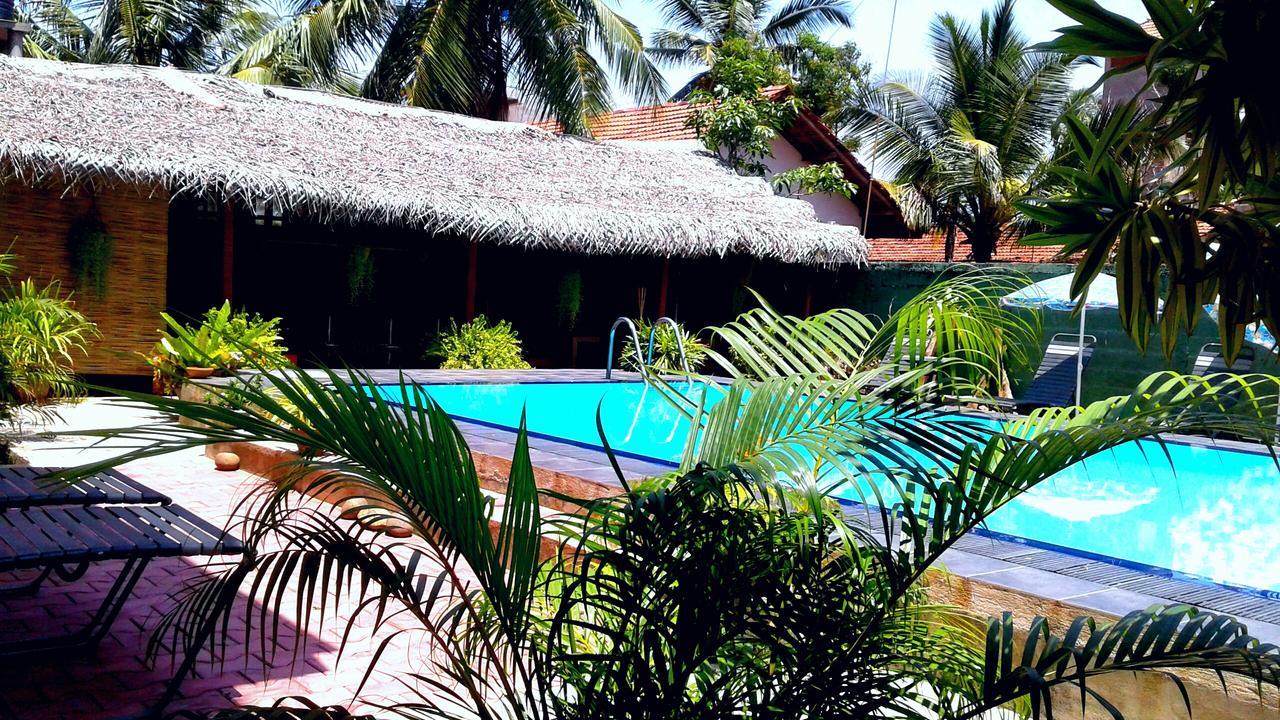 The Blue Beach Guesthouse Negombo Exterior photo